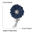 Eleganter dunkelblauer Stoffblumen-Anstecknadel mit Kristallen und silbernem Stiel - Blau