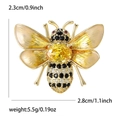 Exquisite goldene Bienenbrosche mit gelbem Edelstein und Kristallen auf weißem Grund - Gelb 8532-YL