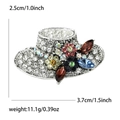 Vista dettagliata della spilla a cappello con strass colorati e dimensioni - Argento