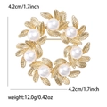 Elegante broche de corona de hojas doradas con perlas blancas para mujer 4,2cm - Dorado
