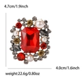 Broche carrée dorée vintage avec grand cristal rouge et détails en perles nacrées - Rouge
