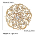 Vintage Schneeflocken-Brosche mit weißen Strasssteinen auf Goldbasis, 5,9 cm x 5,7 cm groß - Gold