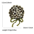 Detailansicht mit Maßen 5,2cm x 3,8cm der Hortensienblüten Brosche mit Strasssteinen - Gold