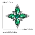 Prachtige zilverkleurige octagram broche met olijfgroene edelstenen en witte stras - Groen