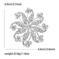 Eleganter silberner Blumen-Brosche mit Strasssteinen und Maßen 6,9 cm x 6,6 cm - Silber