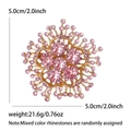 Elegante spilla a fiore in lega dorata con strass rosa e scala dimensionale di 5,0 cm - Rosa