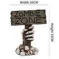 Dettaglio mano scheletro Zombie Zone in resina, decorazione di 26cm x 33cm - Stile Cartello Zona Zombie (路牌ML-2013)