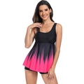 Detalle de tankini de dos piezas con top degradado negro a rosa y hombro con abertura - S / Degradado Negro Y Rojo Sandía