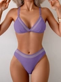 Primer plano detallado del bikini morado con paneles de malla y diseño de halter - M / Púrpura Campanilla