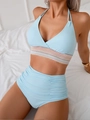 Dettaglio del bikini blu con ricamo a onde colorate e slip a vita alta arricciati - M / Blu Ghiaccio