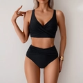Schwarzes Bikini-Set mit V-Ausschnitt-Oberteil und geraffter High-Waist-Hose - S / Schwarz