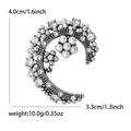 Broche vintage de media luna con perlas y cristales, accesorio elegante de 4,0 cm x 3,3 cm - Plata Antigua