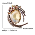 Vintage bloemenbroche van glas en strass met champagne kristal afmetingen 4,8 x 4,0 cm - Champagne