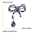 Franse vintage strikbroche met donkerblauwe druppel hanger en veelkleurige strasstenen - Zilver-Blauw (MM-BR-5178-BL)