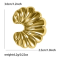 Detalle de pendientes croissant dorados con medidas de 3,0 cm de alto y 2,5 cm de ancho - Dorado