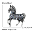 Spilla vintage a forma di cavallo con cristalli colorati e misure da 3,9 cm - Blu