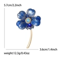 Elegante spilla a quadrifoglio dorata con petali blu reale e cristallo a goccia d'acqua - Blu (MM-BR-5080-BL)