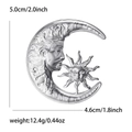 Broche de sol y luna en acero inoxidable plateado con textura plisada, mide 5,0cm por 4,6cm - Plateado