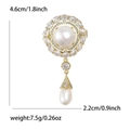 Elegante spilla a fiore vintage con perle d'acqua dolce e lucenti zirconi cubici - Oro