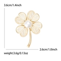 Elegante spilla a quadrifoglio traforata dorata con perla per abiti e cappotti - Oro (MM-BR-5040)