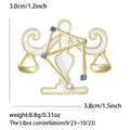 Gedetailleerde afmetingen van gouden Weegschaal speld met blauwe strassteentjes - Weegschaal (5246-GD) / 3,0 cm x 3,8 cm / Goud
