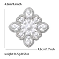 Spilla di perle barocche con base in lega d'argento e cristalli diametro di 4,2 cm - Argento