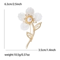 Dimensioni dettagliate dell'elegante spilla a fiore a 4 petali con perle e cristalli - Bianco