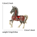 Vintage gouden paardenbroche met rode strass steentjes en maten 5,3cm x 3,5cm - Antiek KC Goud-Rood
