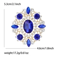 Dettaglio della spilla grande con cristallo blu ovale, dimensioni 5,3cm per 4,6cm - Blu