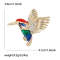 Spilla colibrì colorata in finitura dorata con cristalli e dettagli in smalto - Oro KC Multicolore (MM-BR-5454)