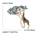 Mode Giraffe Brosche aus Legierung mit lila Edelsteinen und grünem Emaille-Baum - Braun