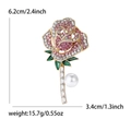 Roze en witte strass roos broche met groen emaille blad en een witte parel accent - Goud-Roze (5495-PK)