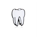 Broche émaillée en forme de molaire pour dentistes avec détails noirs et blancs - Style Dent (xz212)