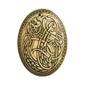 Makroaufnahme einer goldenen Wikinger-Brosche mit keltischem Knotenmuster und Relief-Details - Antikgold (XZ087)