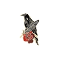Broche gothique en émail avec corbeau noir, rose rouge et plumes dorées avec lune - Style Plume Corbeau Lune Étoile (XZ3033)