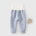 Gesteppte Baby-Hose mit hohem Bund in Hellblau und Beige mit Druckknöpfen am Schritt - Größe 66 / Blau (Ohne Ausziehen)