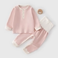 Rosa Baby Schlafanzug-Set mit langärmligem Henley-Oberteil und hoher Taillen-Schutzhose - Größe 73 / Hellrosa
