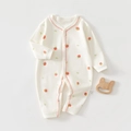 Détail du barboteuse bébé en coton avec bordure rouge ondulée et fraises - Imprimé Fraise Rouge Printemps Automne / Taille 73