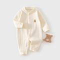 Dettaglio tutina neonato con ricamo orsetto ed etichetta 100% cotone su tessuto a coste - Taglia 73 / Giallo Crema Orso
