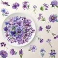 Vista dettagliata di vari adesivi PET con fiori viola su uno sfondo di marmo - Floreale Viola