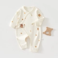 Détail d'un body bébé en coton avec imprimé ours et informations sur l'étiquette - Style Capybara / 52cm