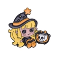 Spilla smaltata di Halloween con ragazza con cappello da mago e calderone con teschio - Strega dai Capelli d'Oro (XZ9544)