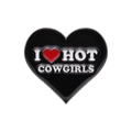 Broche en émail en forme de cœur avec slogan I Heart Hot Cowgirls noir et rouge - Style J'aime les Cow-girls Chaudes (XZ9718)