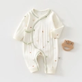 Detail van babyromper van geribd katoen met bladprints en handige drukknoppen sluiting - 52cm / Herfst Pompoen