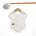 Weißer Kurzarm-Baby-Body für Neugeborene mit Bären-Print und Stickerei-Applikation - Größe 73 / Bear Dudu (Bärendruck + Bärenstickerei)