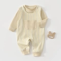 Detail of baby cotton two-piece set with yellow plaid overalls and snap buttons - Gingham Yellow