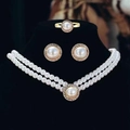 Détail d'un élégant collier de perles double couche et ensemble de bijoux plaqué or - Ensemble de bijoux en perles 3 pièces (XYTZ014)