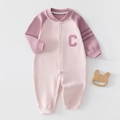 Détail de grenouillère thermique pour bébé avec design contrasté et boutons frontaux - Rose-violet