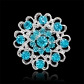 Broche de flor plateado vintage con calados de corazón y cristales azul cielo - Azul Lago (D010-E)