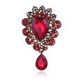 Lussuosa spilla a fiore in cristallo vintage in oro antico con grande gemma rossa - Stile Strass Rosso (B021-E)